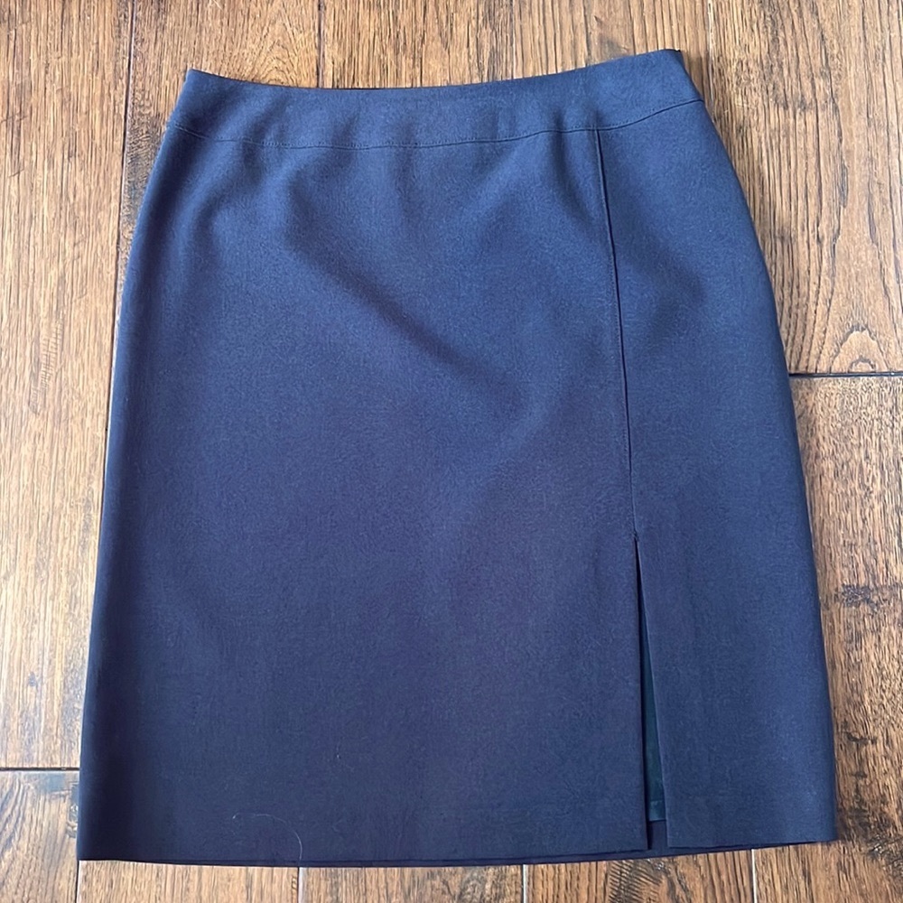 TRISTAN & ISEUT skirt - size 8. Dark brown almost black.